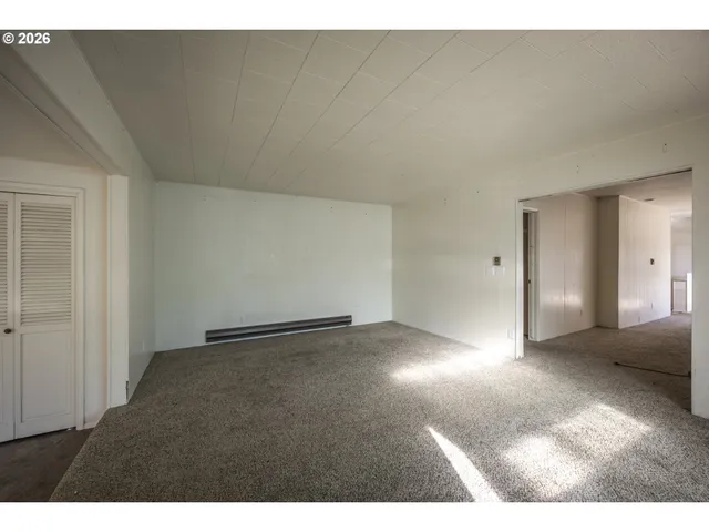 $299,000 | 550 North 8th Street, Lakeside, OR 97449