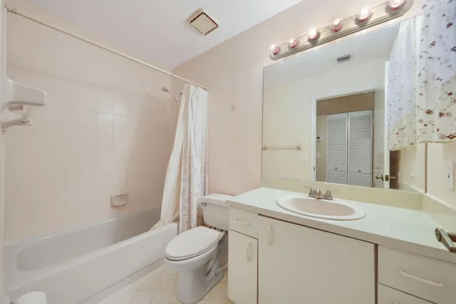 an empty room with a empty space and window