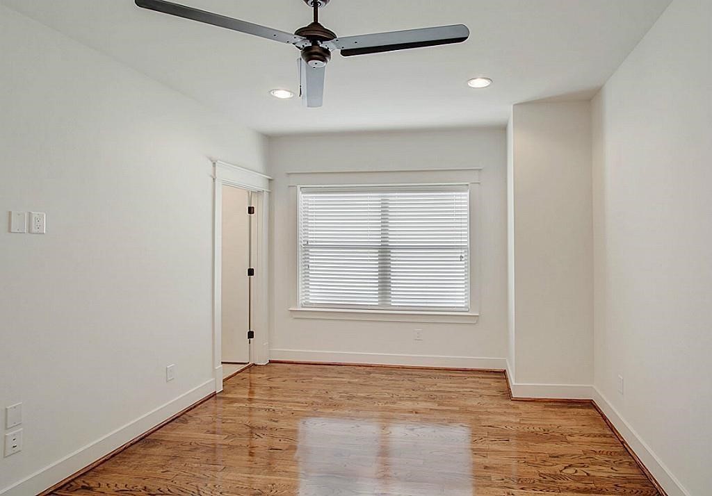 5810 Venice Street Houston, TX 77007 - Photo 13 of 31 a view of an empty room with a window