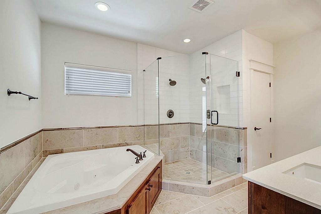5810 Venice Street Houston, TX 77007 - Photo 18 of 31 a bathroom with a bathtub and shower