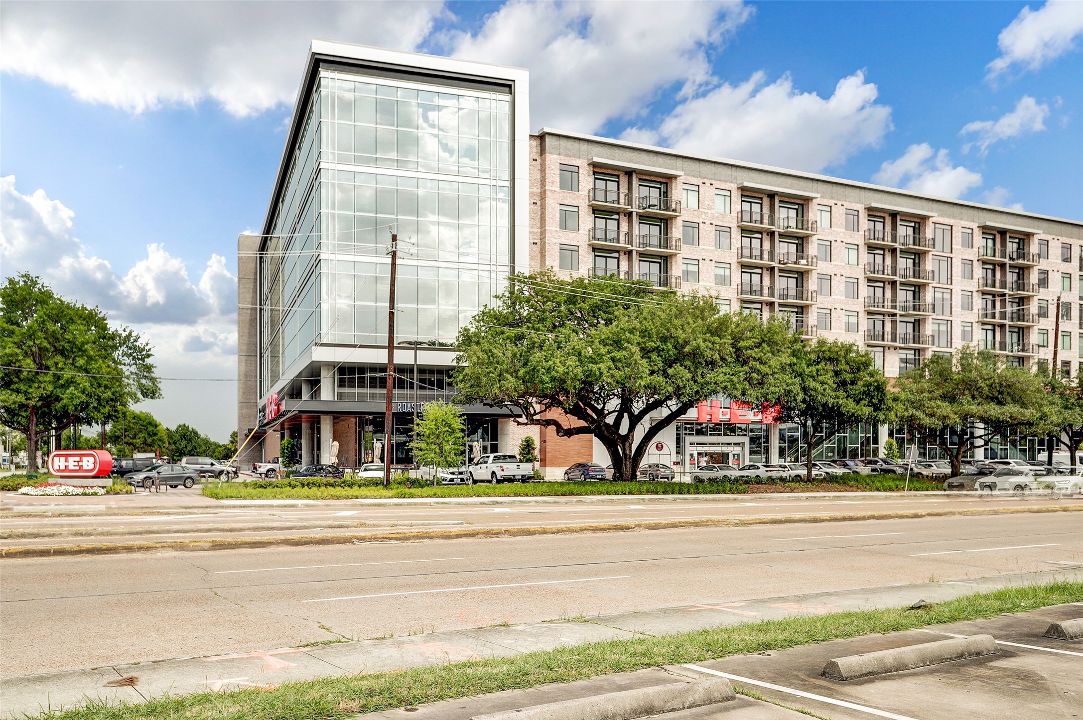5810 Venice Street Houston, TX 77007 - Photo 26 of 31 a view of building with a street