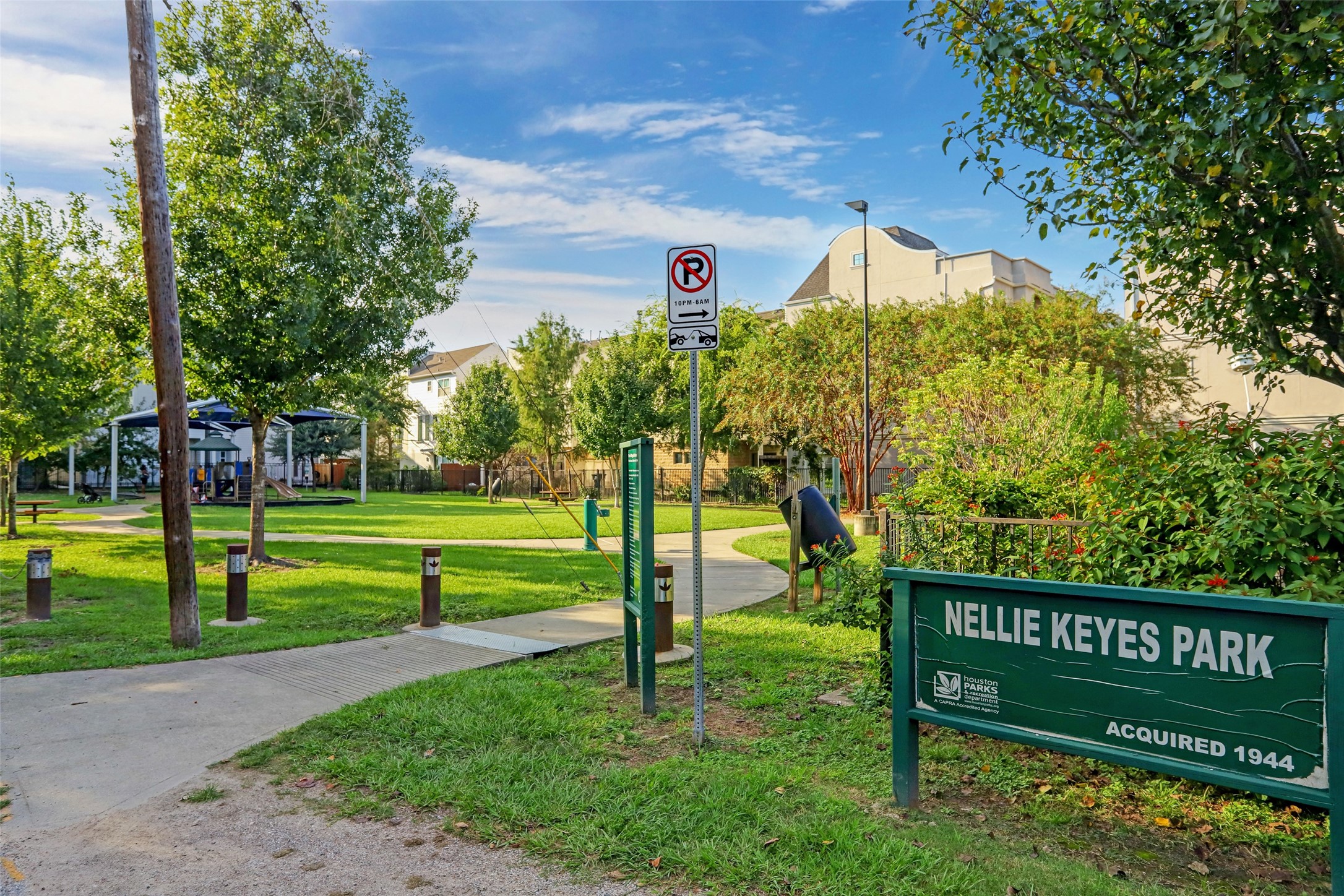 5810 Venice Street Houston, TX 77007 - Photo 27 of 31 a view of a park with large trees