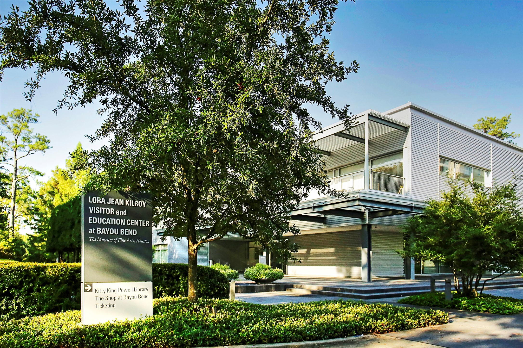 5810 Venice Street Houston, TX 77007 - Photo 29 of 31 a front view of a house with a garden
