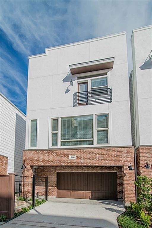 5810 Venice Street Houston, TX 77007 - Photo 3 of 31 front view of a house with a street