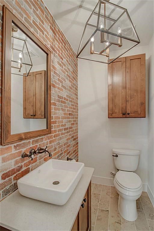 5810 Venice Street Houston, TX 77007 - Photo 10 of 31 a bathroom with a sink a toilet and mirror
