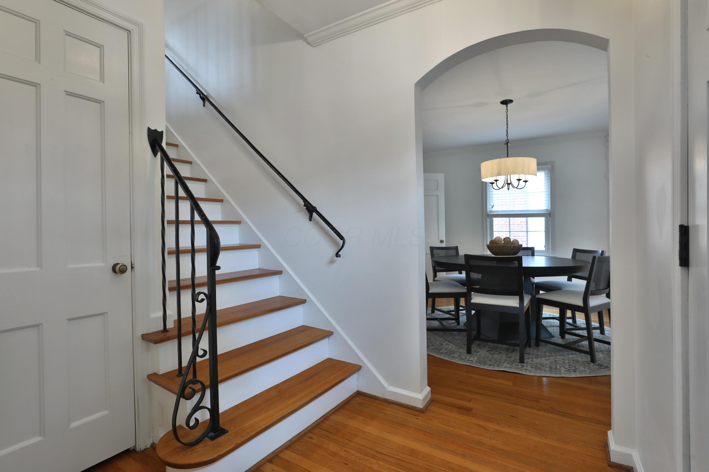 429 Arden Road Columbus, OH 43214 - Photo 5 of 49 Foyer