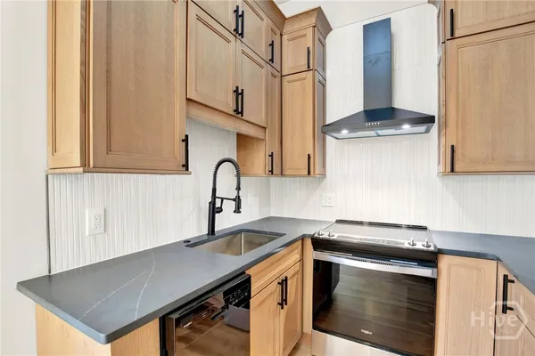 $2,600 | 804 Drayton Street, Unit 3, Savannah, GA 31401