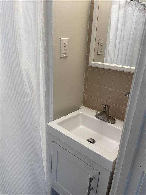 8 Lothrop Street, Unit 3 Beverly, MA 01915 - Photo 14 of 16