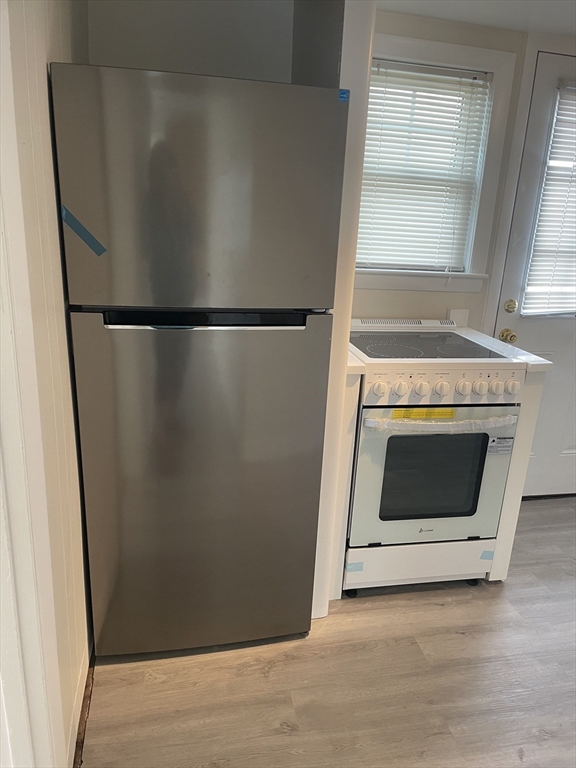 8 Lothrop Street, Unit 3 Beverly, MA 01915 - Photo 5 of 16