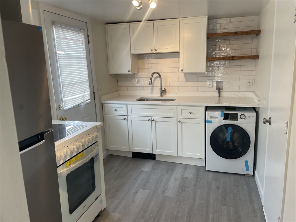 8 Lothrop Street, Unit 3 Beverly, MA 01915 - Photo 6 of 16