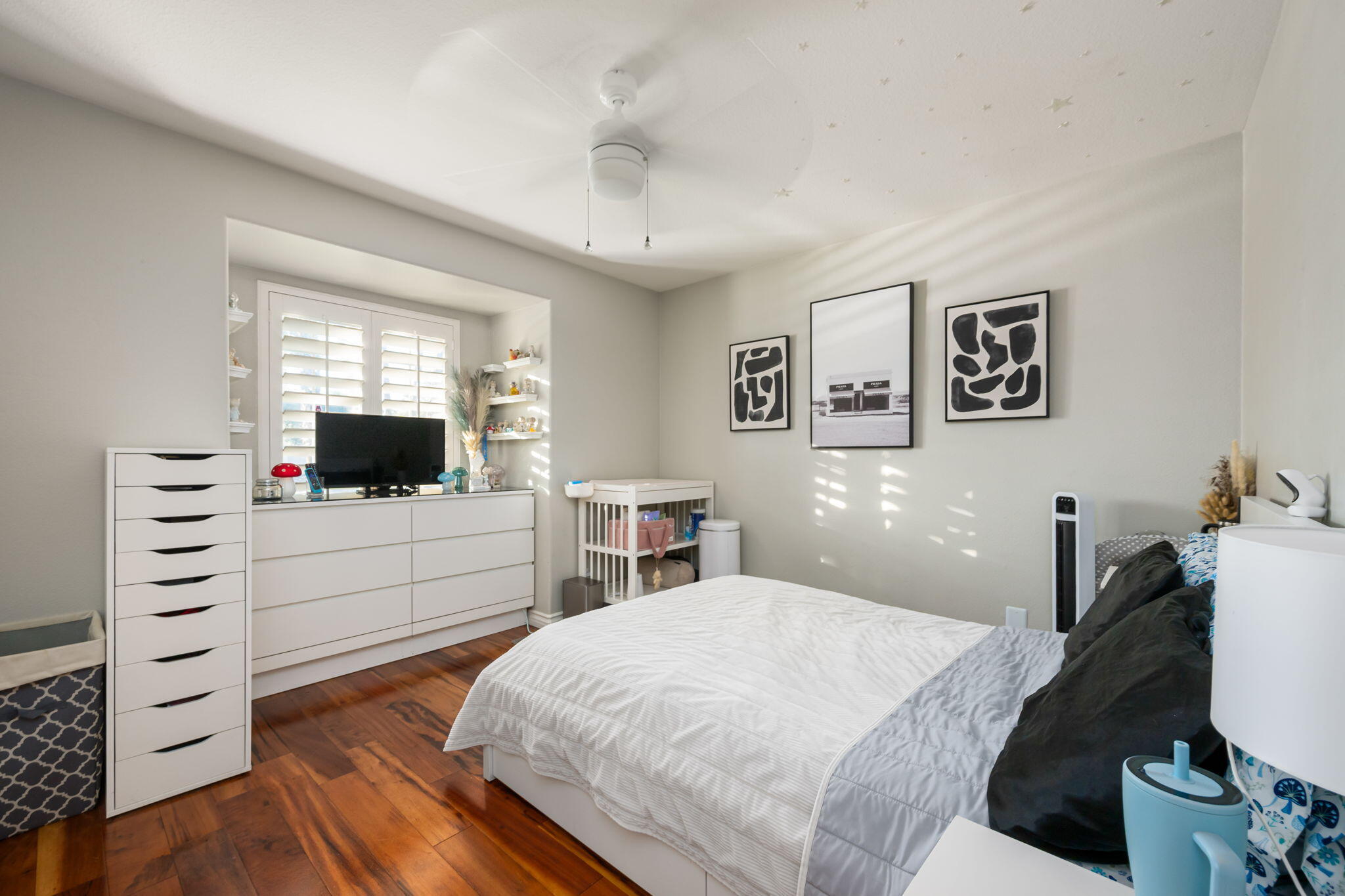 39790 Regency Way Palm Desert, CA 92211 - Photo 50 of 59 a bedroom with a bed and a flat screen tv