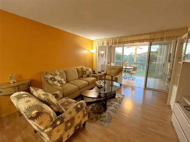 $2,500 | 9501 Seagrape Drive, Unit 305, Davie, FL 33324