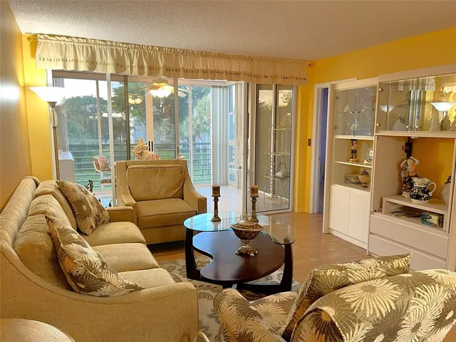 $2,500 | 9501 Seagrape Drive, Unit 305, Davie, FL 33324