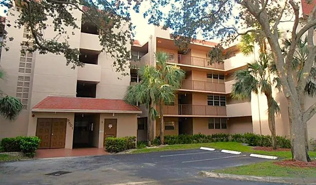 $2,500 | 9501 Seagrape Drive, Unit 305, Davie, FL 33324