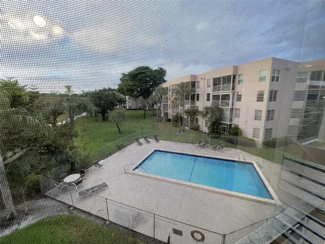 $2,500 | 9501 Seagrape Drive, Unit 305, Davie, FL 33324