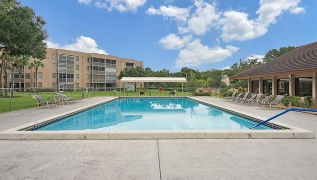 $2,500 | 9501 Seagrape Drive, Unit 305, Davie, FL 33324