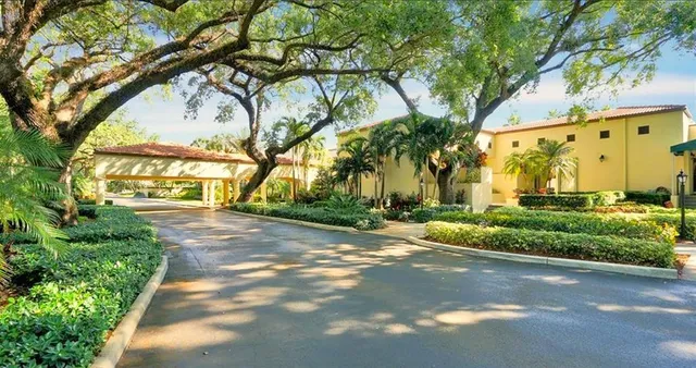 $2,500 | 9501 Seagrape Drive, Unit 305, Davie, FL 33324