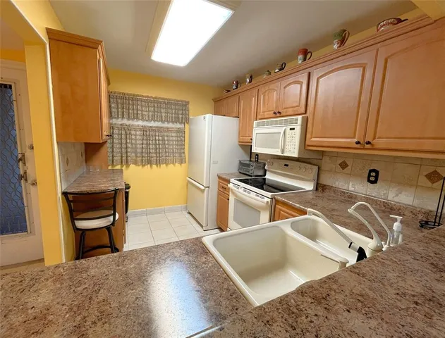 $2,500 | 9501 Seagrape Drive, Unit 305, Davie, FL 33324