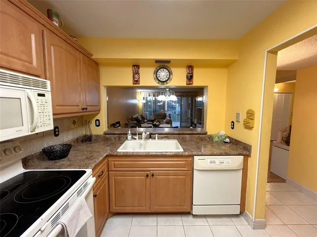 $2,500 | 9501 Seagrape Drive, Unit 305, Davie, FL 33324