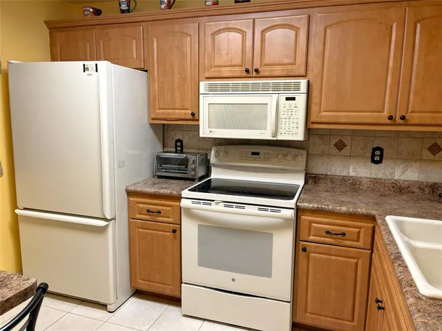 $2,500 | 9501 Seagrape Drive, Unit 305, Davie, FL 33324