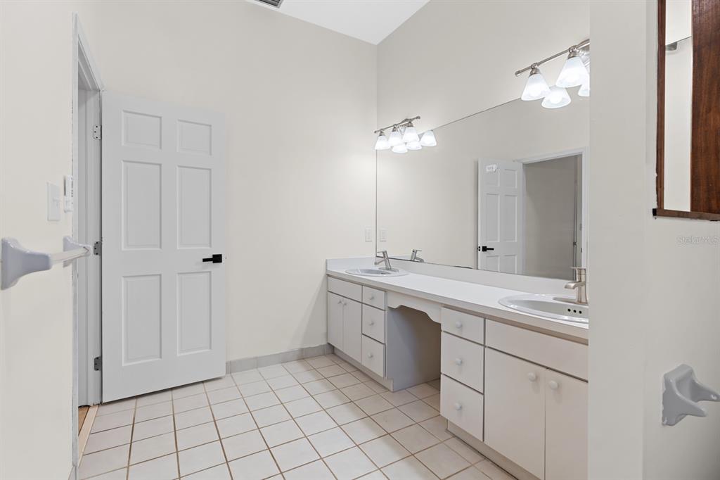 512 Caulder Park Road Seffner, FL 33584 - Photo 16 of 53