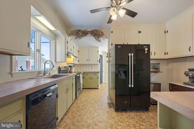 $330,000 | 104 East Third Street, Wyoming, DE 19934