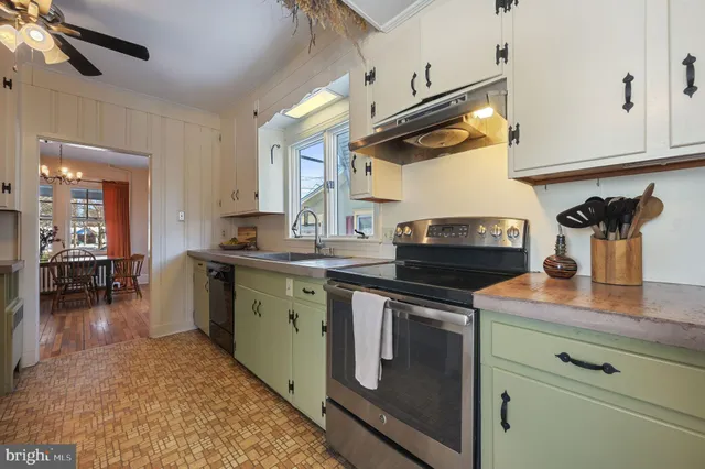 $330,000 | 104 East Third Street, Wyoming, DE 19934