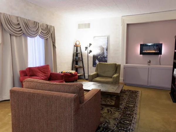 $250,000 | 208 West Erie Street, Albion, MI 49224