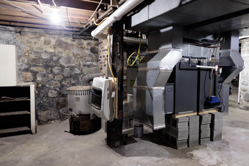 208 West Erie Street Albion, MI 49224 - Photo 55 of 57 2G9A6651