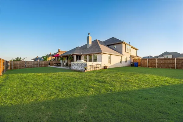 a view of a house with a big yard