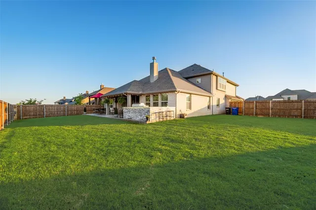 a view of a house with a big yard