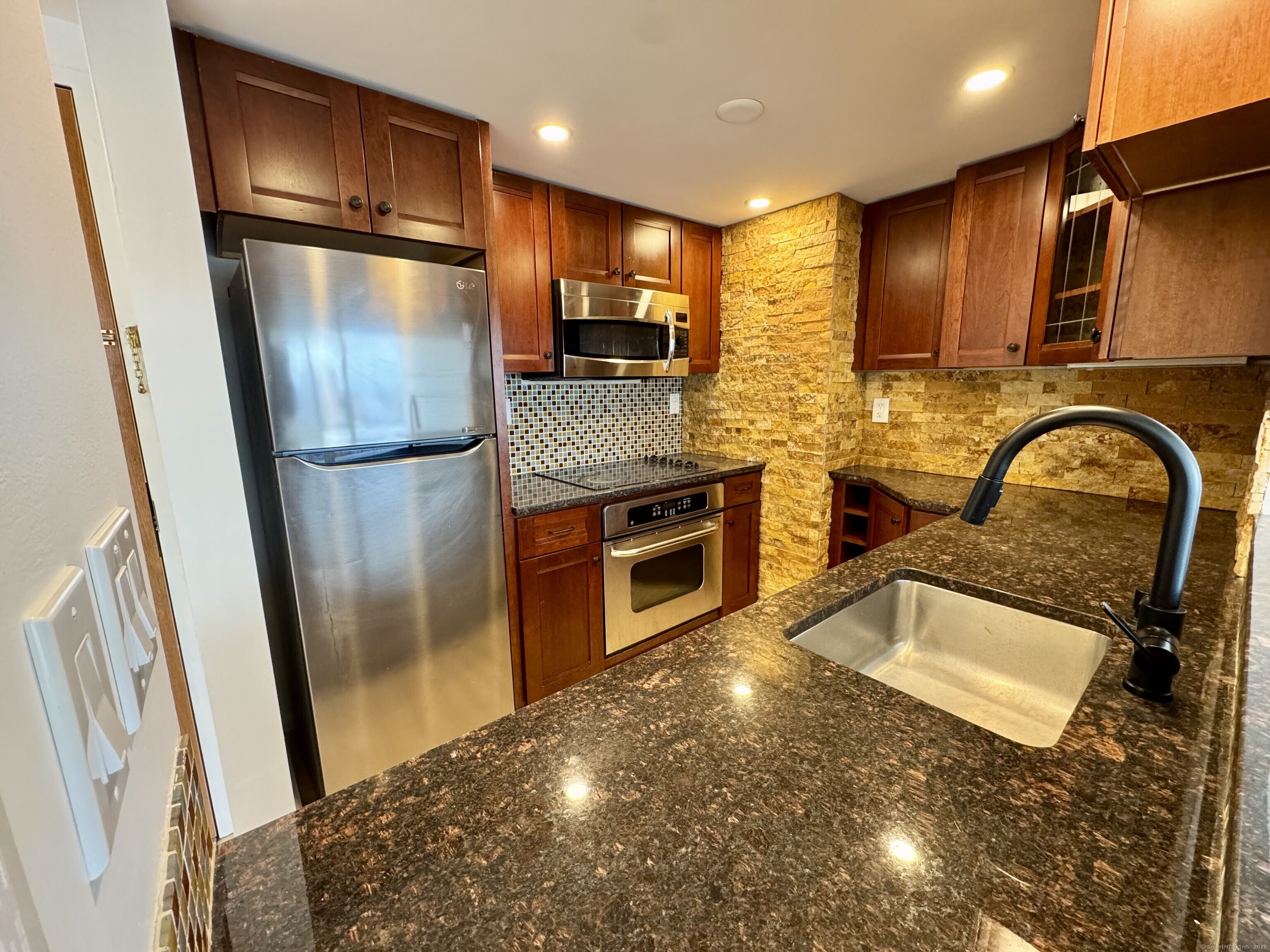 127 Greyrock Place, Unit 1409 Stamford, CT 06901 - Photo 5 of 18