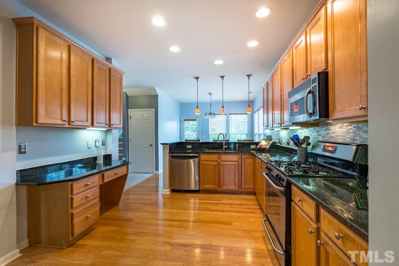 5447 Shaker Heights Lane Raleigh, NC 27613 - Photo 8 of 29 Gallery Image 8
