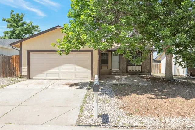 a view of a backyard of the house