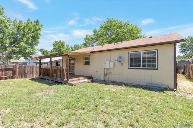 a view of a backyard with a house
