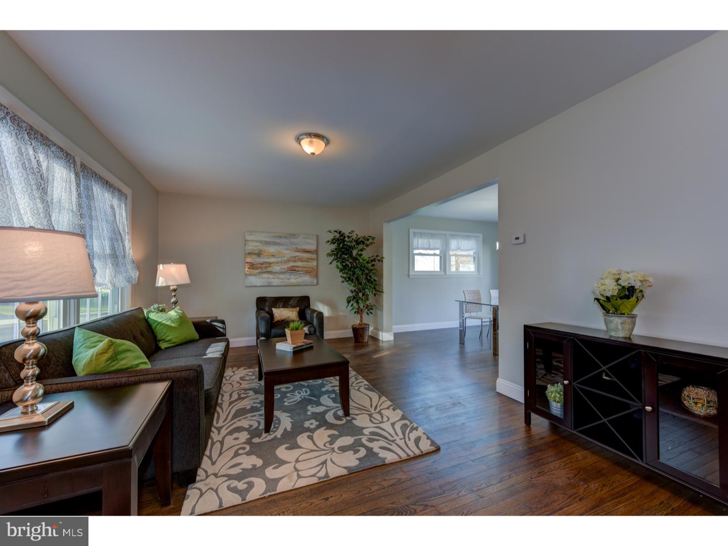 702 Lexington Road Lansdale, PA 19446 - Photo 2 of 25 Living Room