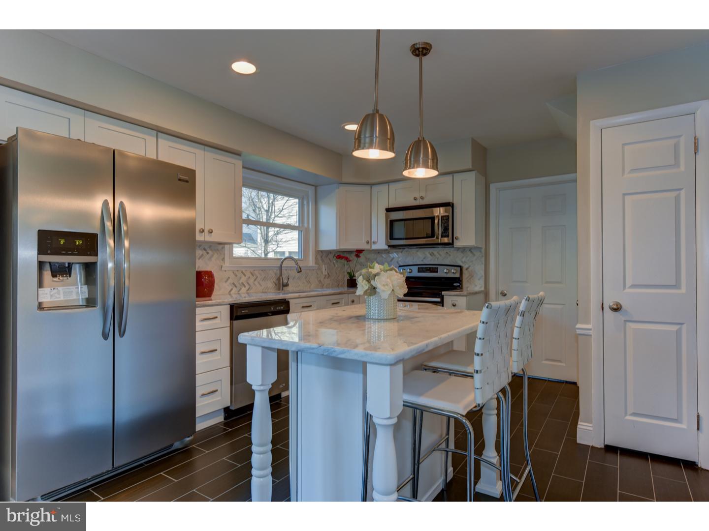 702 Lexington Road Lansdale, PA 19446 - Photo 8 of 25 Kitchen