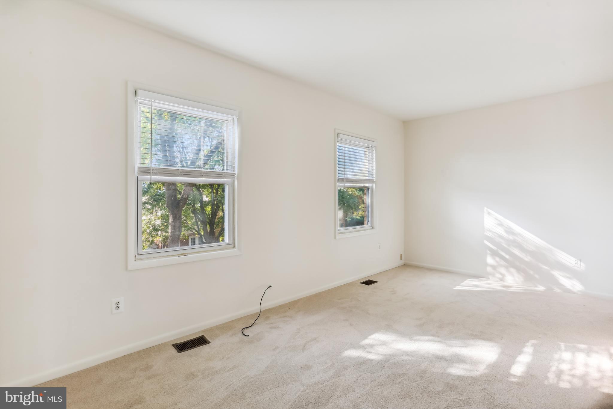 56 Timber Rock Road Gaithersburg, MD 20878 - Photo 15 of 72 Living Room