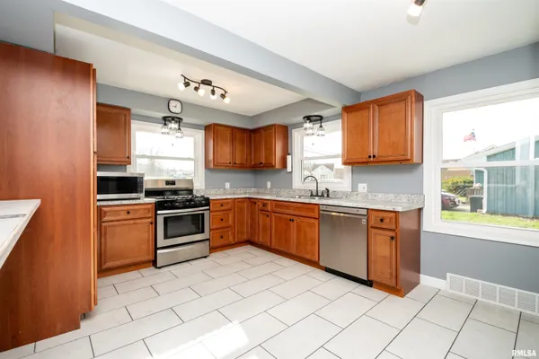 $184,500 | 206 South Walnut Street, Eureka, IL 61530