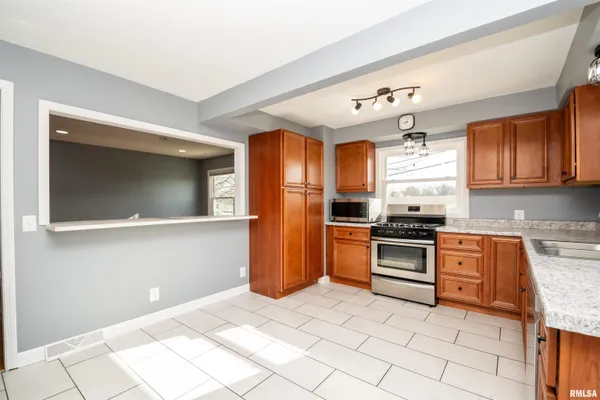 $184,500 | 206 South Walnut Street, Eureka, IL 61530