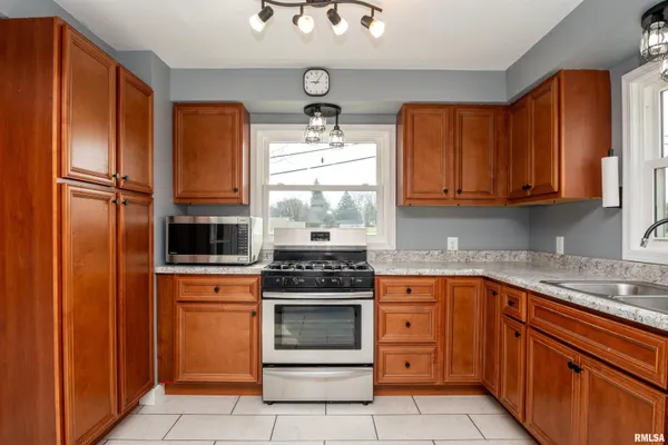 $184,500 | 206 South Walnut Street, Eureka, IL 61530