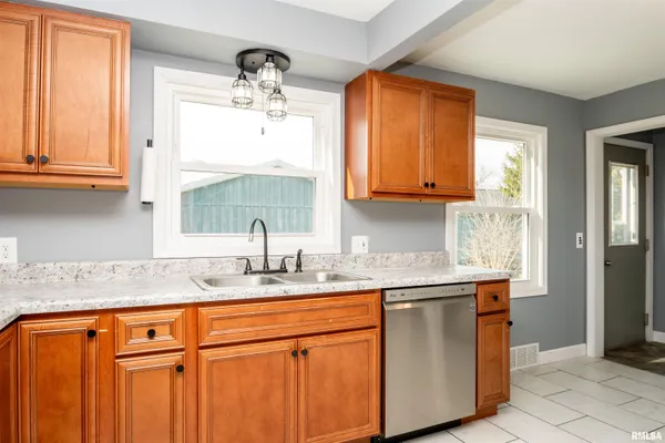 $184,500 | 206 South Walnut Street, Eureka, IL 61530