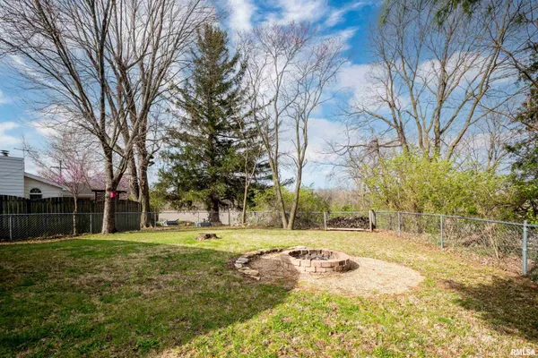 $184,500 | 206 South Walnut Street, Eureka, IL 61530