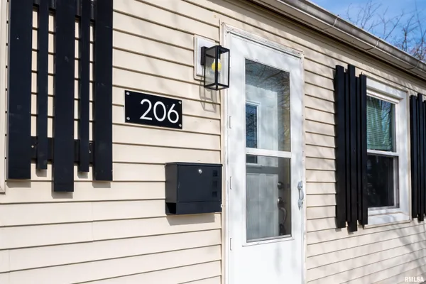 $184,500 | 206 South Walnut Street, Eureka, IL 61530