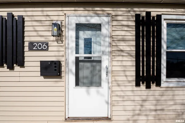 $184,500 | 206 South Walnut Street, Eureka, IL 61530