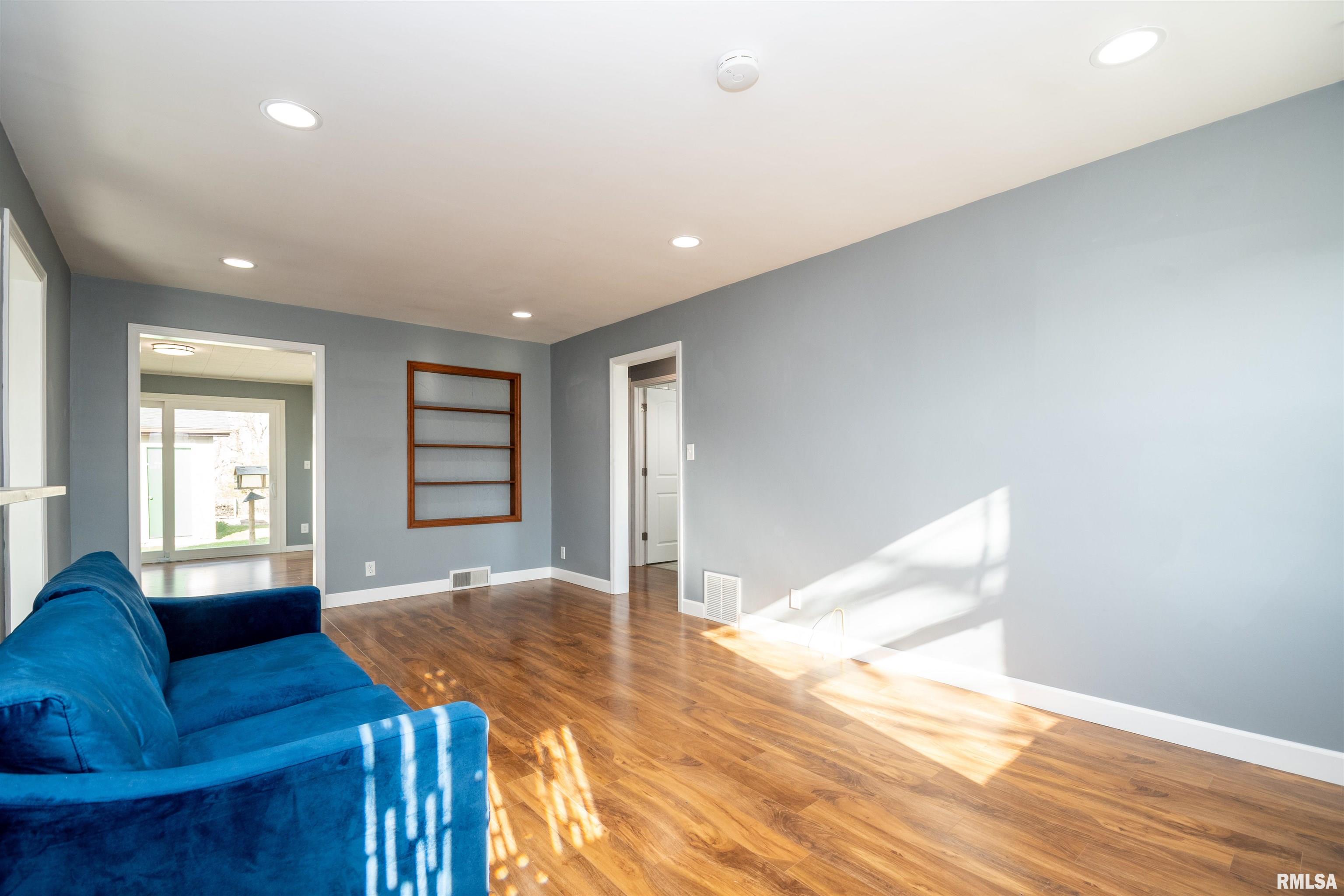 206 South Walnut Street Eureka, IL 61530 - Photo 8 of 41