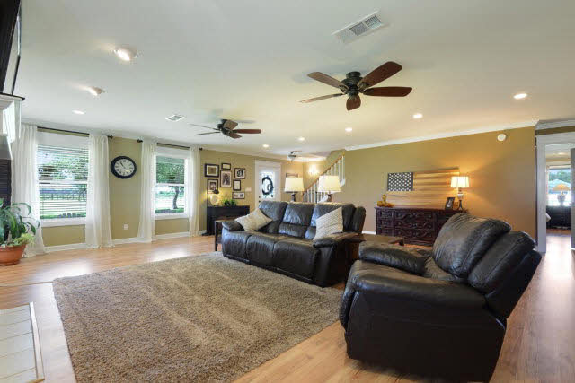 31671 Hagendorfer Road Lillian, AL 36549 - Photo 5 of 26 Living room