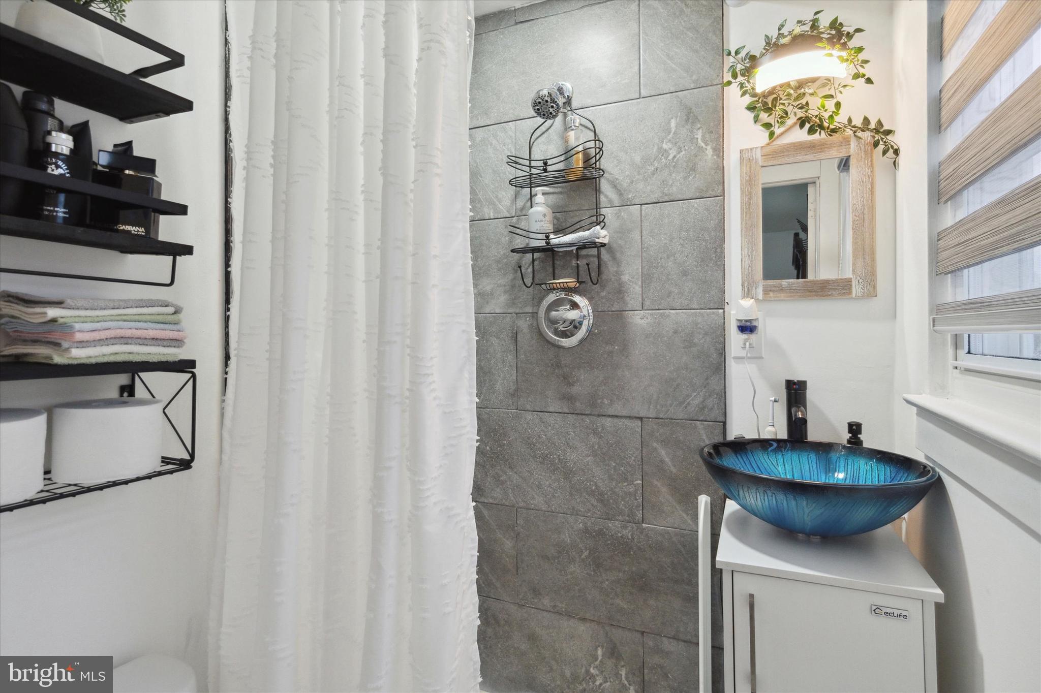 2717 Northview Road Philadelphia, PA 19152 - Photo 15 of 26