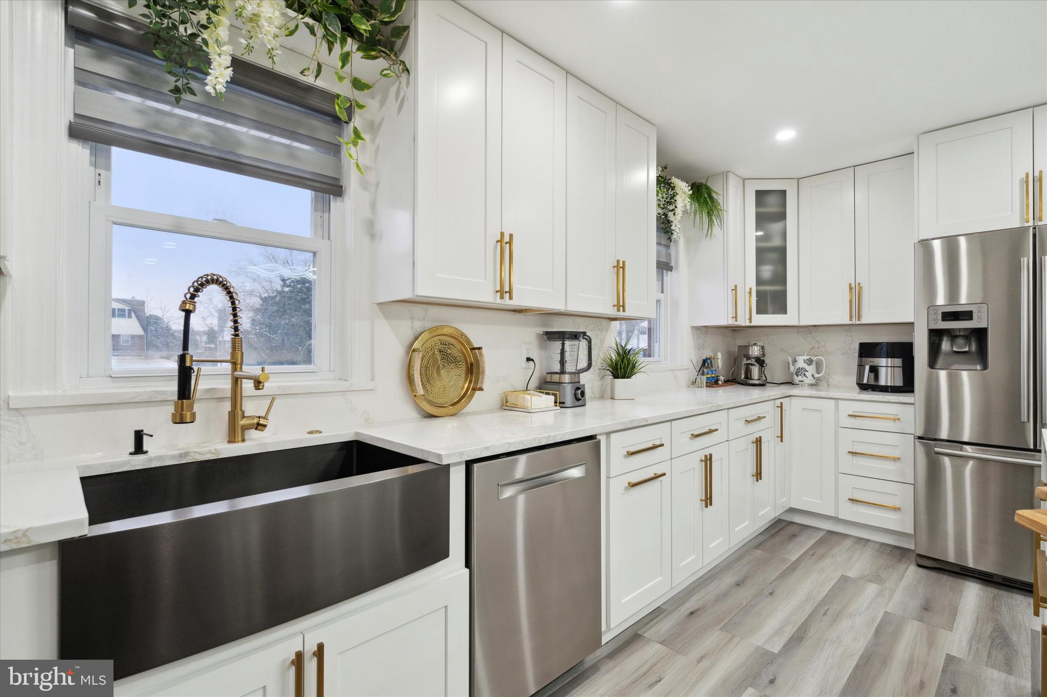 2717 Northview Road Philadelphia, PA 19152 - Photo 2 of 26