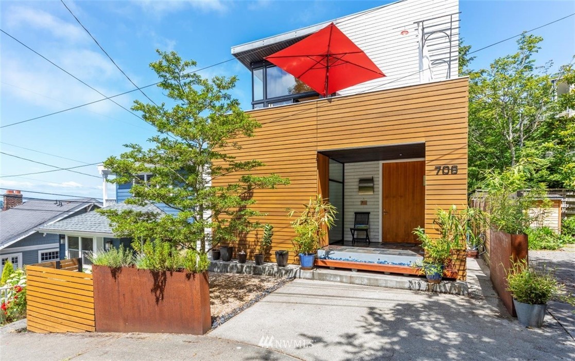 706 West Howe Street Seattle, WA 98119 - Photo 1 of 40 Gallery Image 1